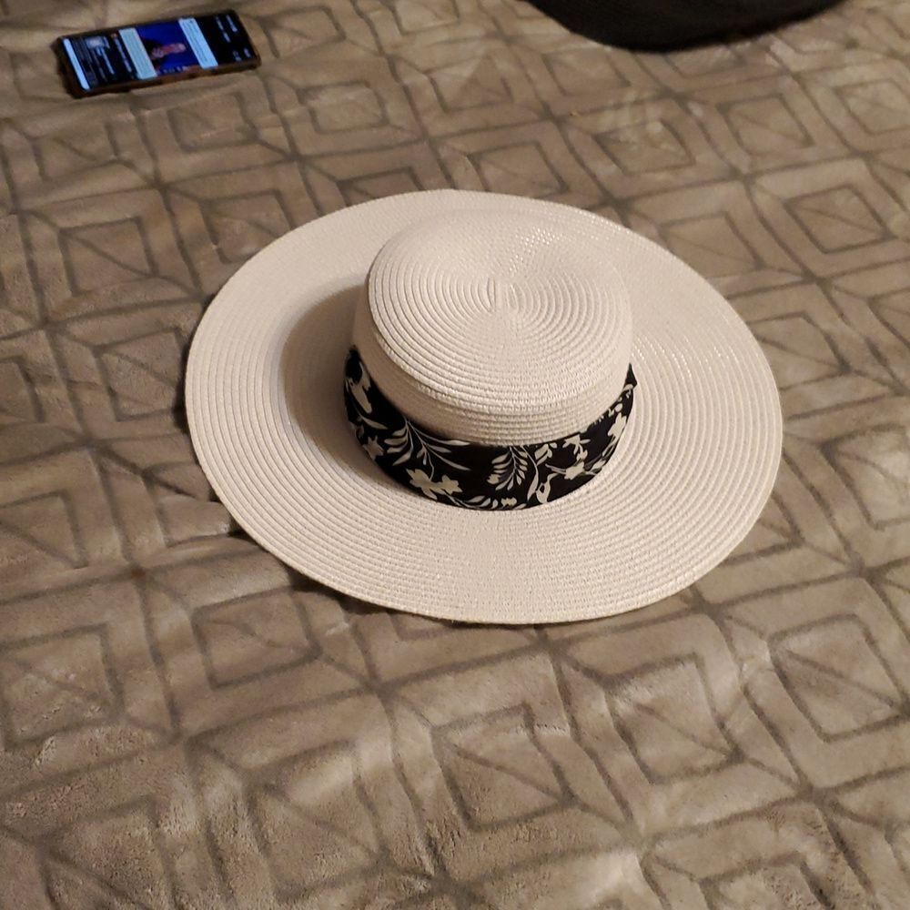 White Wide-Brim Straw Hat with Black Floral Band